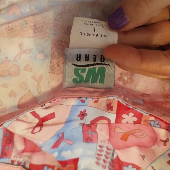 EUC WS Gear pink breast cancer ribbons scrub top - Picture 2 of 3